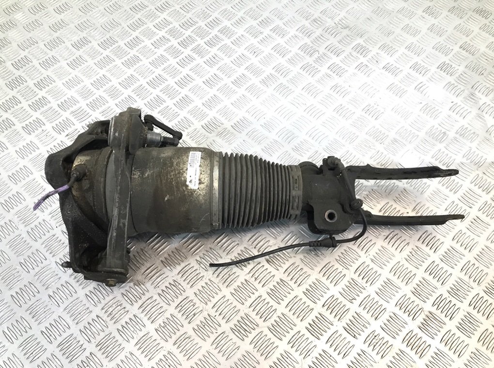 Пневмостойка передняя бу для Audi Q7 3.0 TDi, 2008 г.