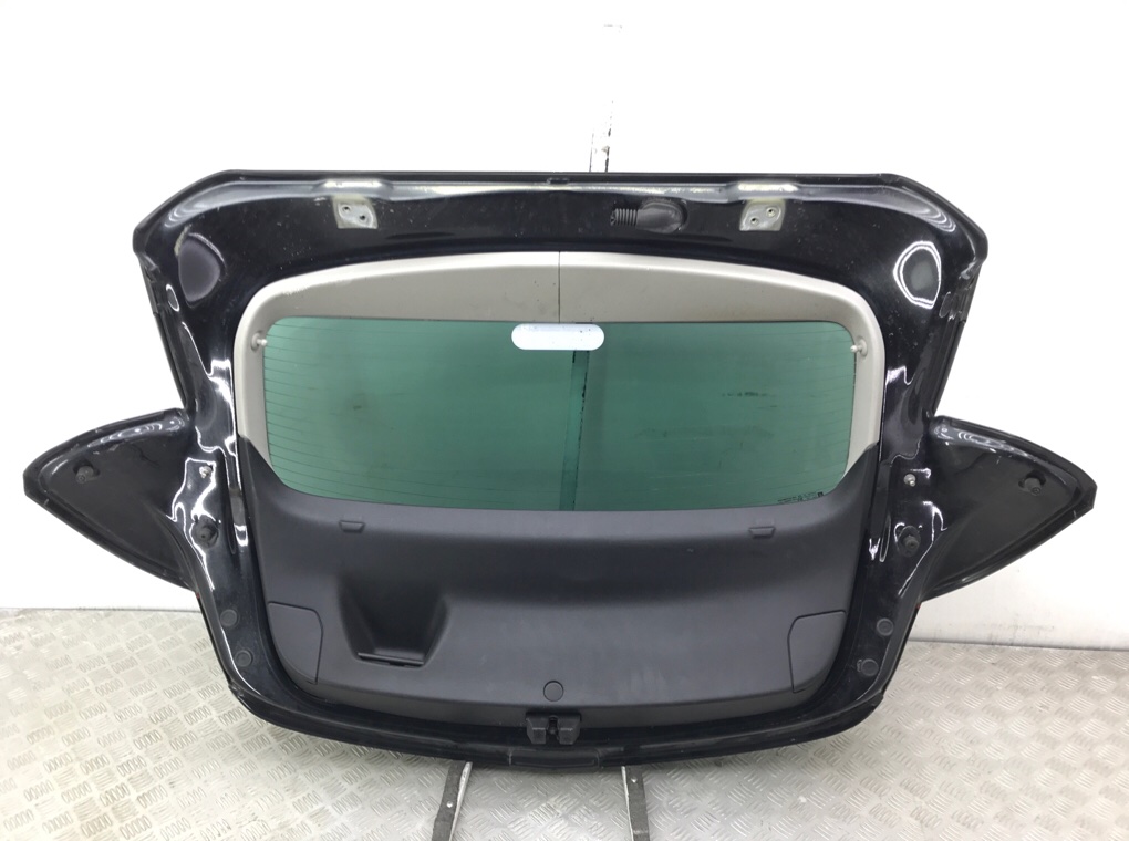 Крышка багажника бу для Opel Astra J 1.6 Ti, 2012 г. Крышка багажника бу для Opel Astra J 1.6 Ti, 2012 г.