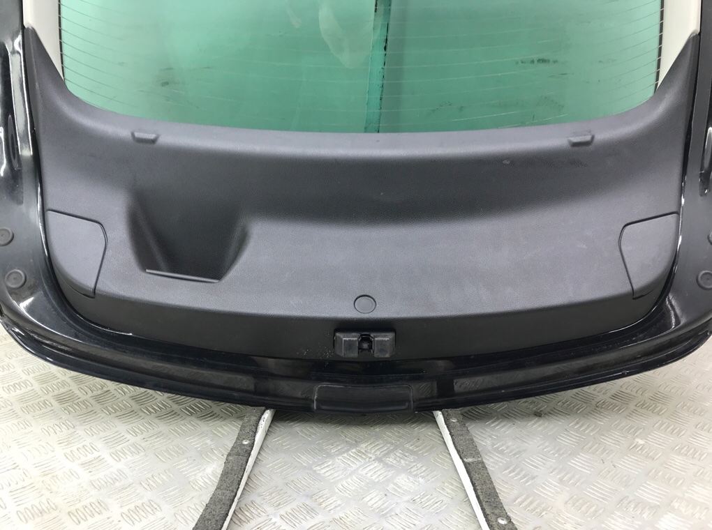 Крышка багажника бу для Opel Astra J 1.6 Ti, 2012 г. Крышка багажника бу для Opel Astra J 1.6 Ti, 2012 г.