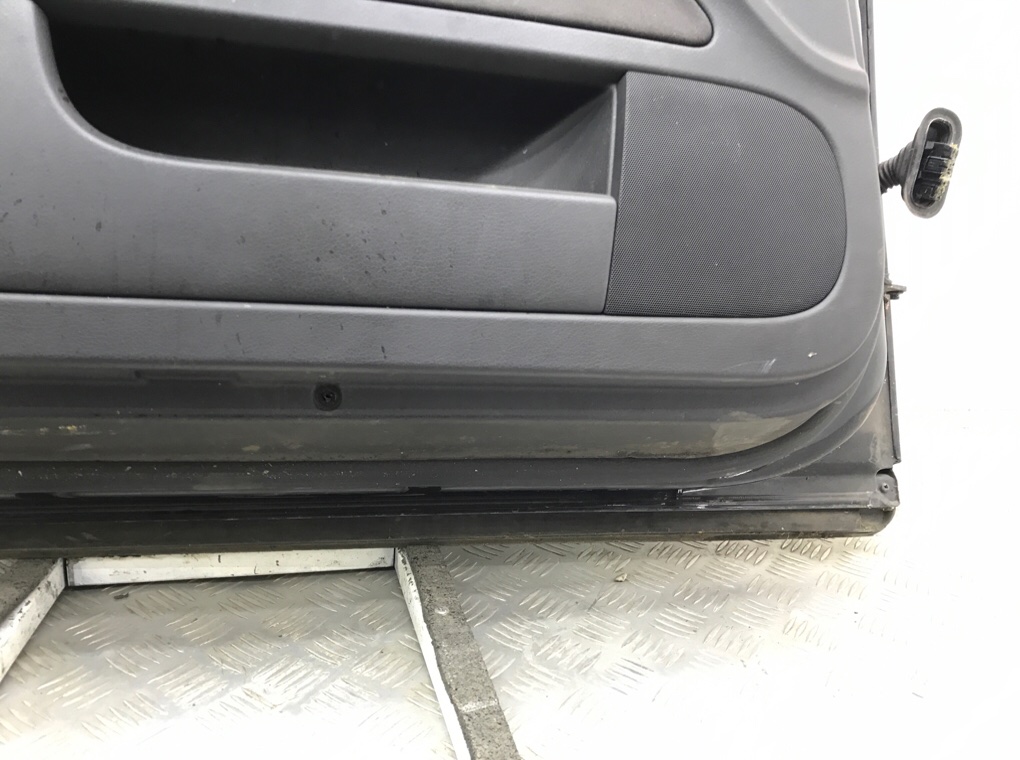 Дверь передняя левая бу для Audi A4 B6 1.9 TDi,  2002 г.
