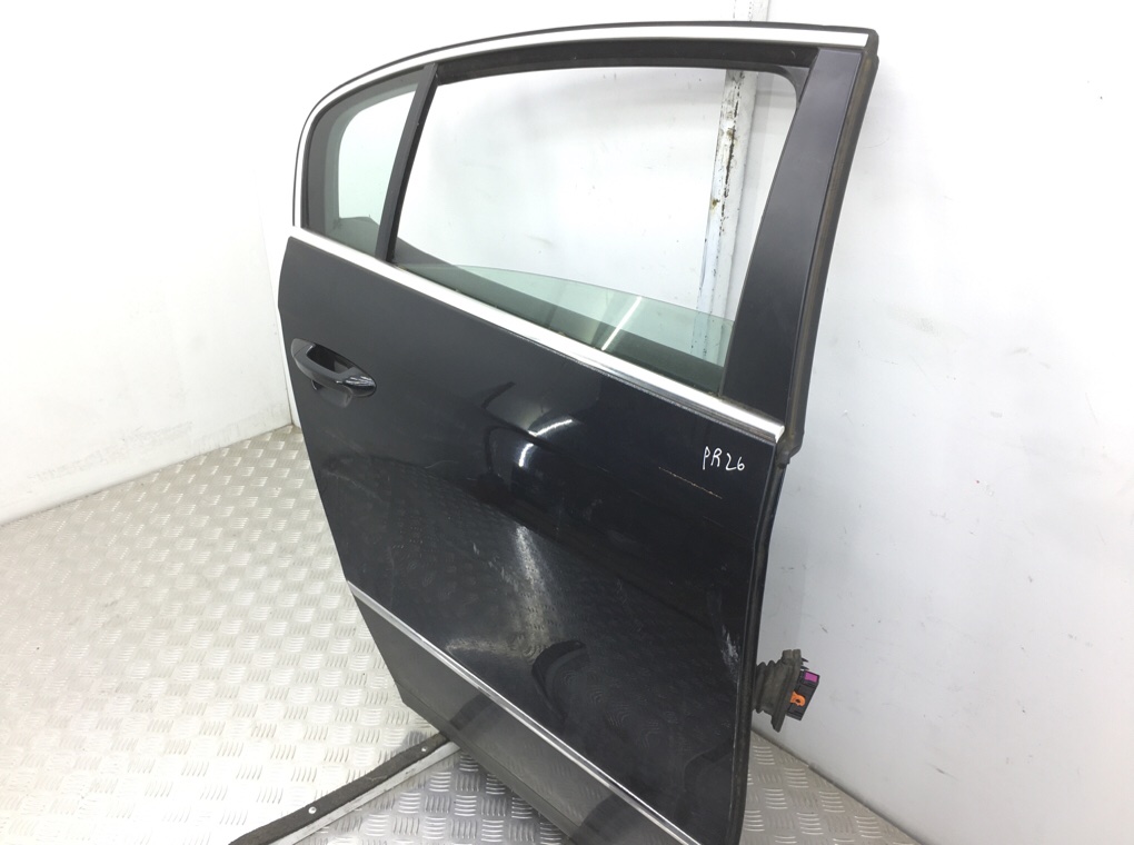 Дверь задняя правая бу для Volkswagen Passat B6 2.0 TDi,  2010 г.
