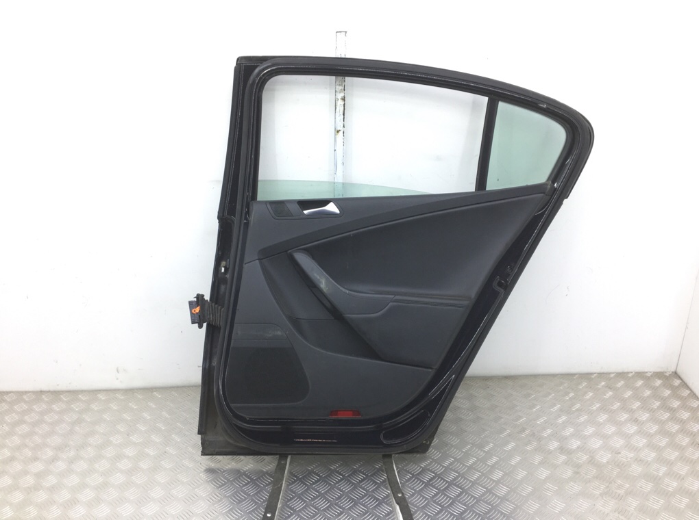 Дверь задняя правая бу для Volkswagen Passat B6 2.0 TDi,  2010 г.