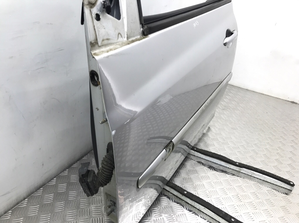 Дверь передняя левая бу для Renault Clio 3 1.2 i,  2010 г.