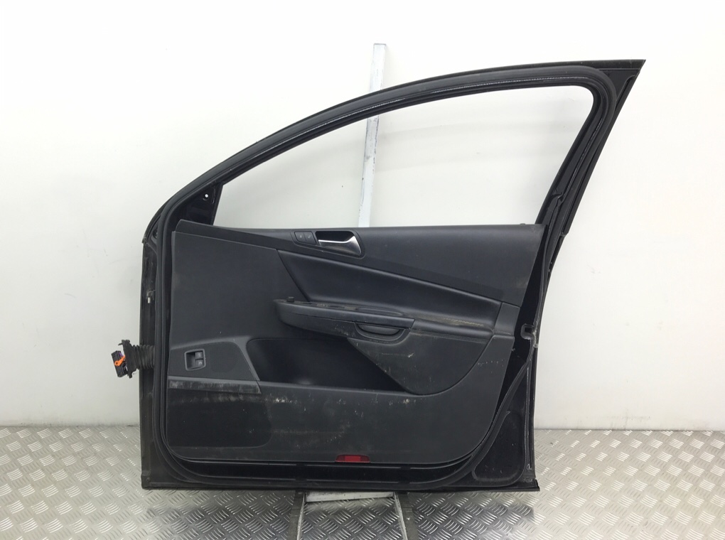 Дверь передняя правая бу для Volkswagen Passat B6 2.0 TDi,  2010 г.