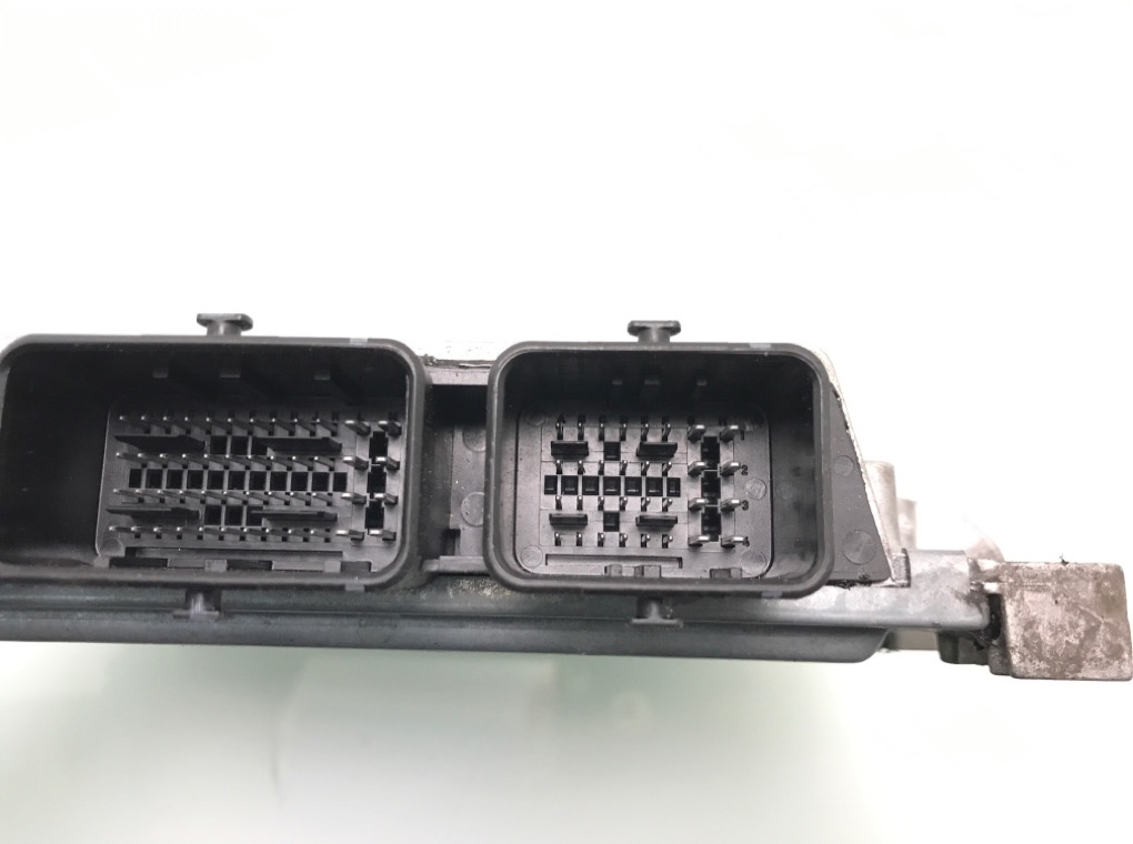 Блок управления двигателем бу для Volvo V50  2.0 TD,  2009 г.