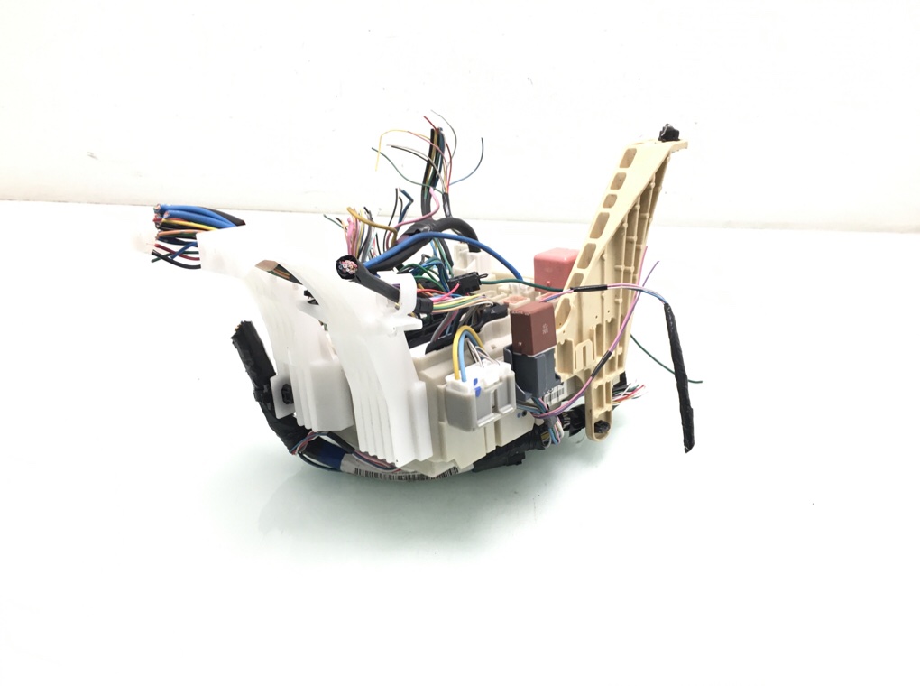 Блок предохранителей бу для Toyota Yaris XP9 1.0 i, 2011 г. Блок предохранителей бу для Toyota Yaris XP9 1.0 i, 2011 г.