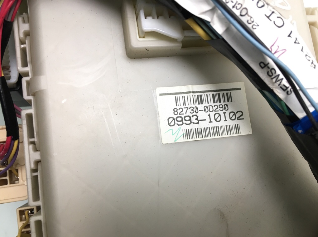 Блок предохранителей бу для Toyota Yaris XP9 1.0 i, 2011 г. Блок предохранителей бу для Toyota Yaris XP9 1.0 i, 2011 г.