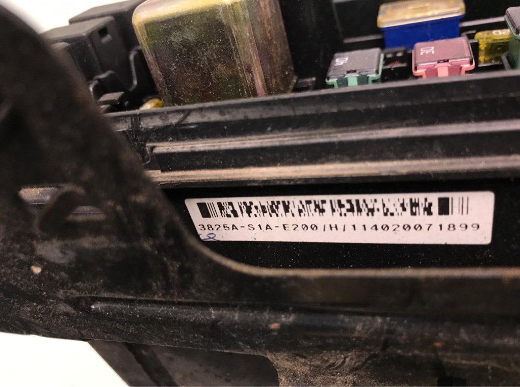 Блок предохранителей бу для Honda Accord 6 1.8 i, 1999 г. Блок предохранителей бу для Honda Accord 6 1.8 i, 1999 г.