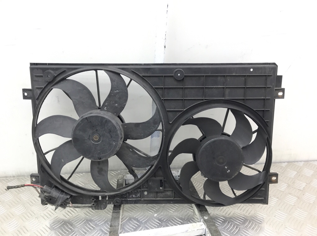 Вентилятор радиатора бу для Audi A3 8P 1.9 TDi, 2007 г.
