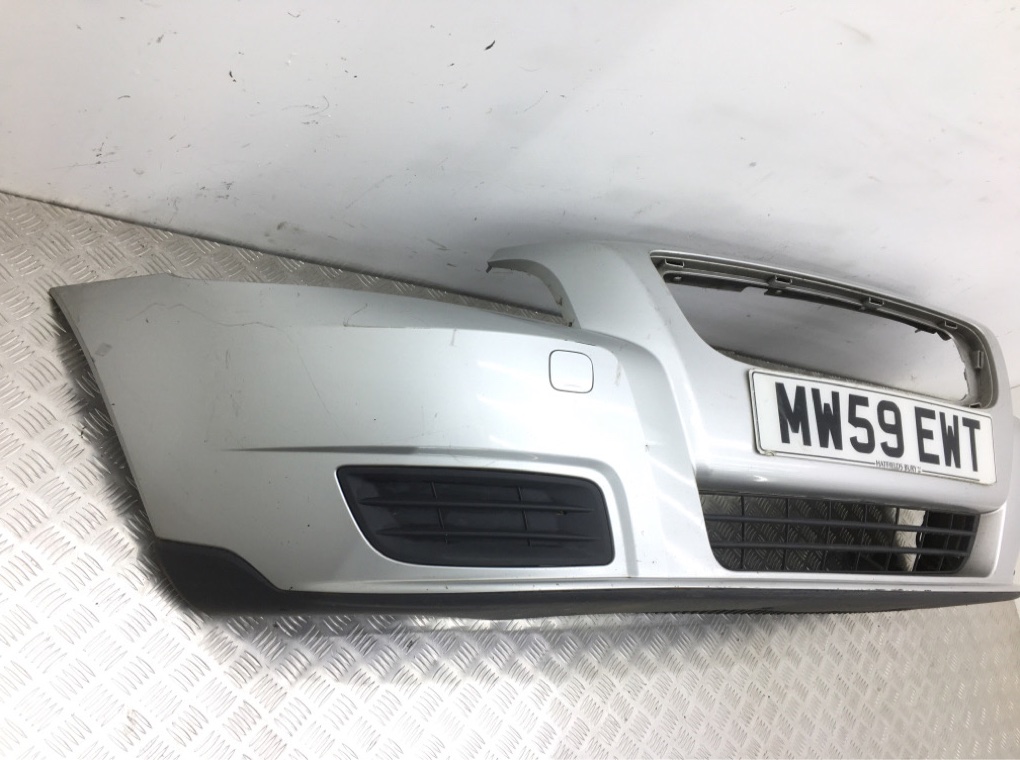 Бампер передний бу для Volvo V50  2.0 TD,  2009 г.