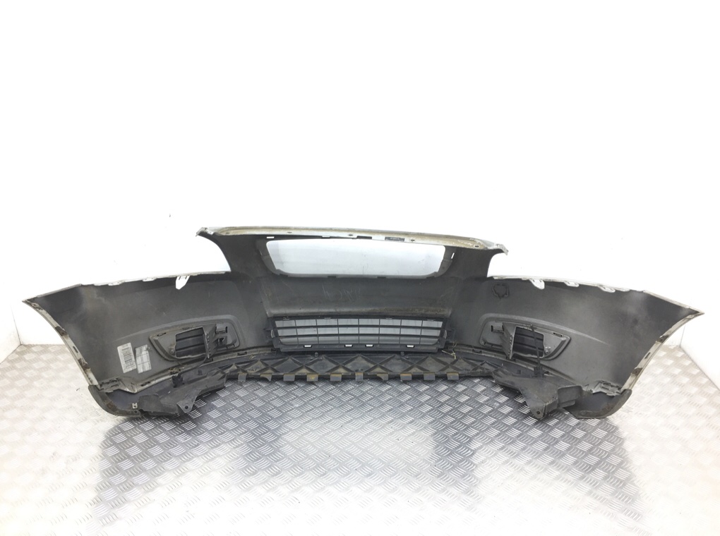 Бампер передний бу для Volvo V50  2.0 TD,  2009 г.