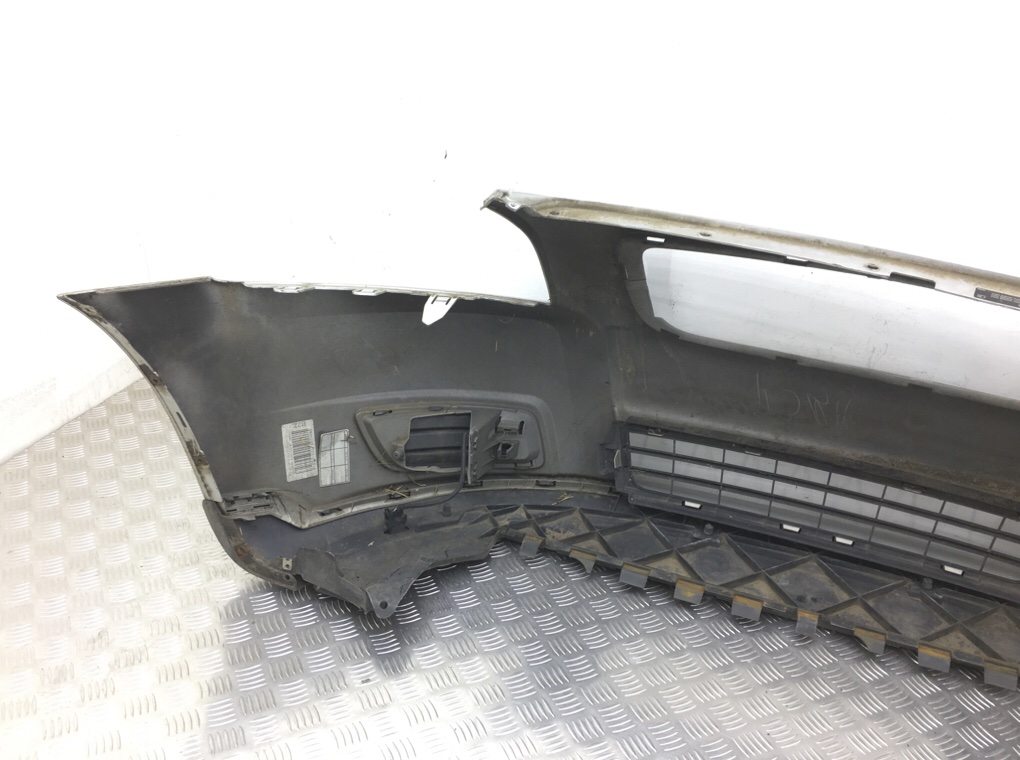 Бампер передний бу для Volvo V50  2.0 TD,  2009 г.