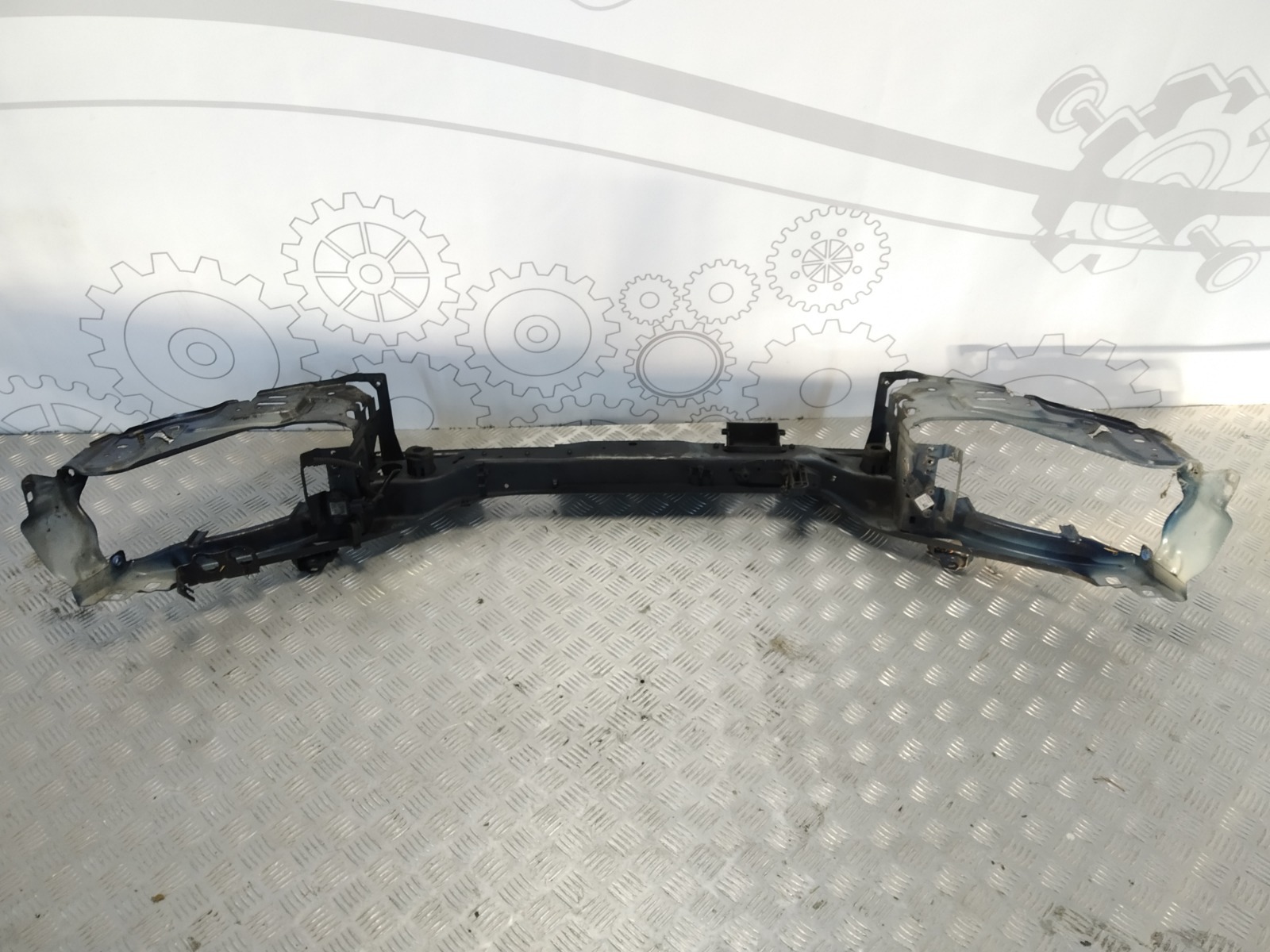 Панель передняя (телевизор) бу для Volvo V50  2.0 TD,  2005 г.