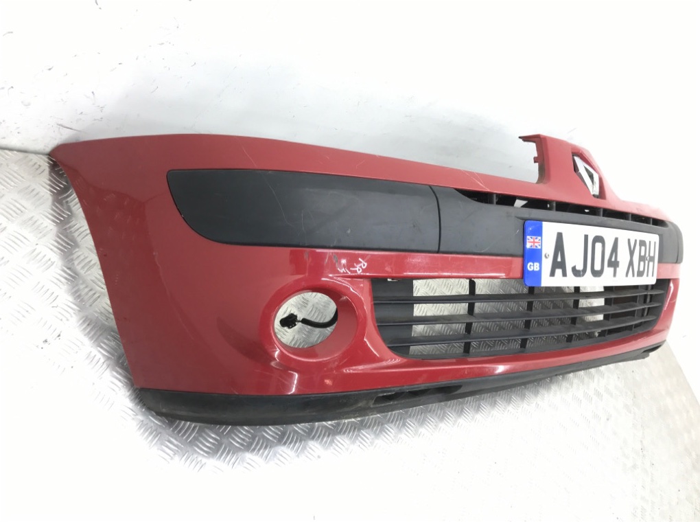 Бампер передний бу для Renault Clio 2 1.2 i,  2004 г.