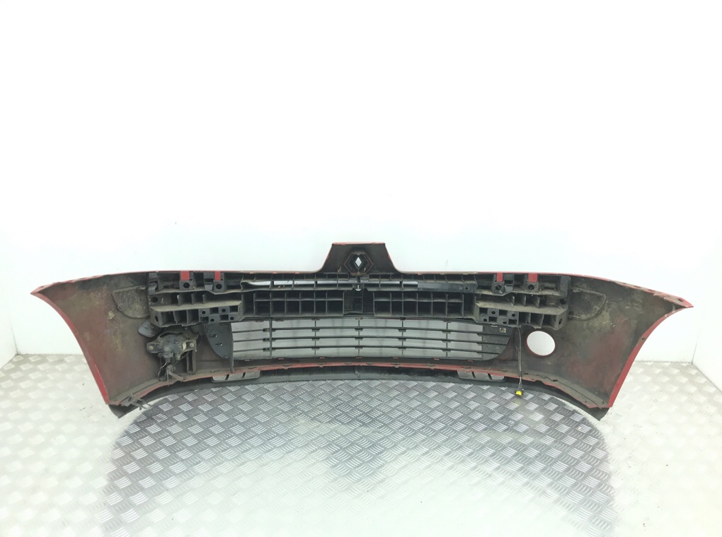 Бампер передний бу для Renault Clio 2 1.2 i,  2004 г.