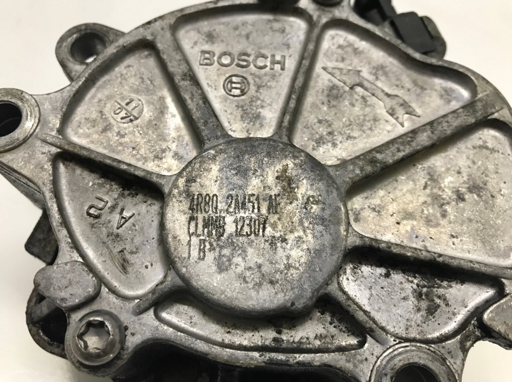 Насос вакуумный бу для Land Rover Discovery 3 2.7 TD,  2007 г.