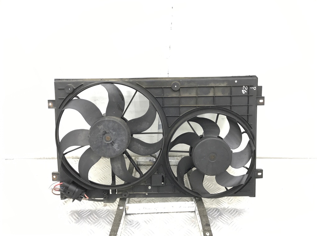 Вентилятор радиатора бу для Volkswagen Golf 5 1.9 TDi, 2007 г.
