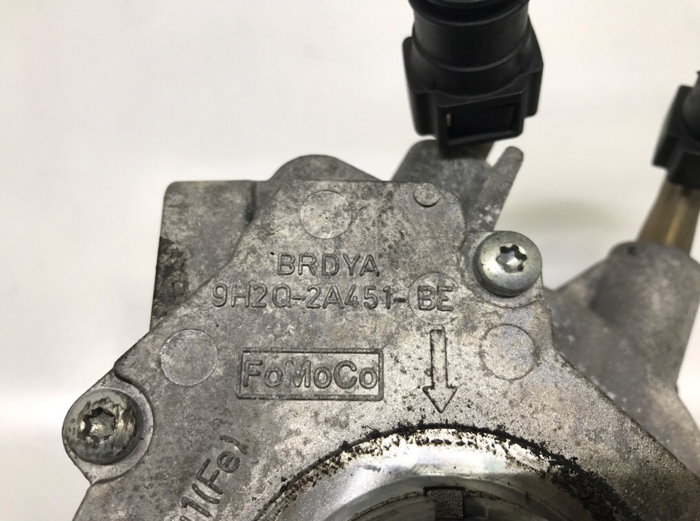 Насос вакуумный бу для Land Rover Discovery 4 3.0 TD, 2008 г. Насос вакуумный бу для Land Rover Discovery 4 3.0 TD, 2008 г.