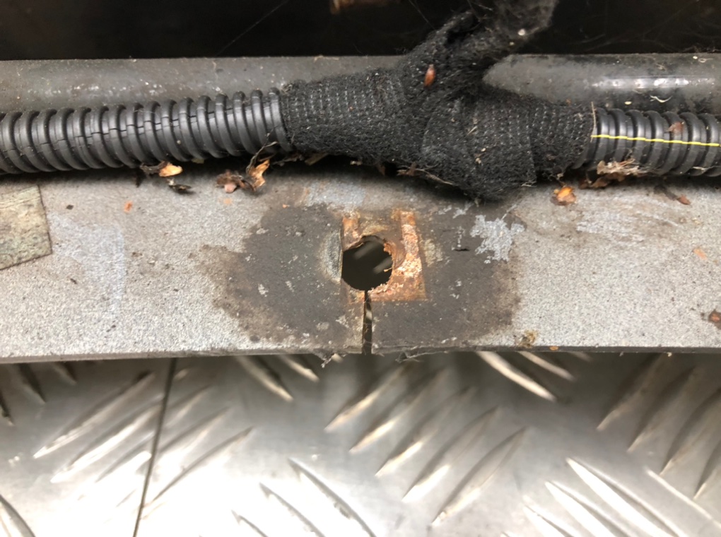 Бампер передний бу для Saab 9-3  2.0 Ti,  2007 г.