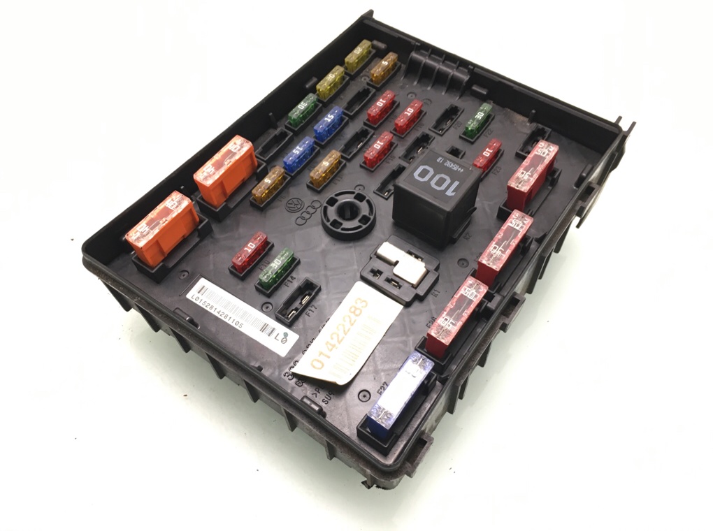 Блок предохранителей бу для Volkswagen Passat B6 2.0 TDi,  2006 г.