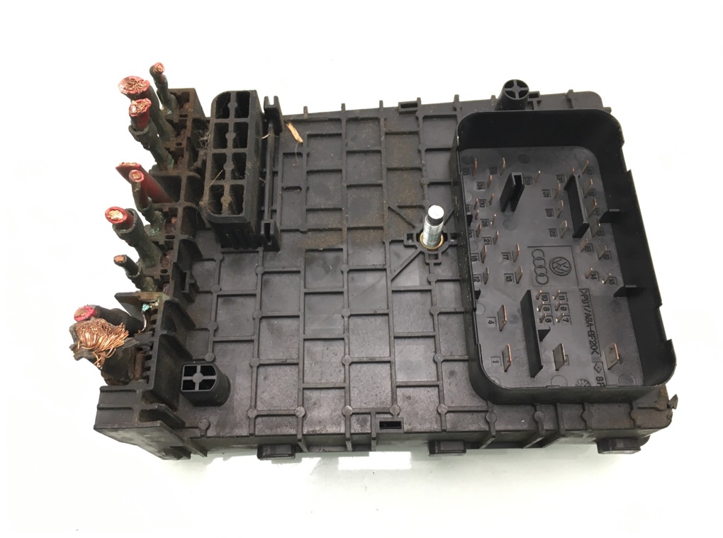 Блок предохранителей бу для Volkswagen Passat B6 2.0 TDi,  2006 г.