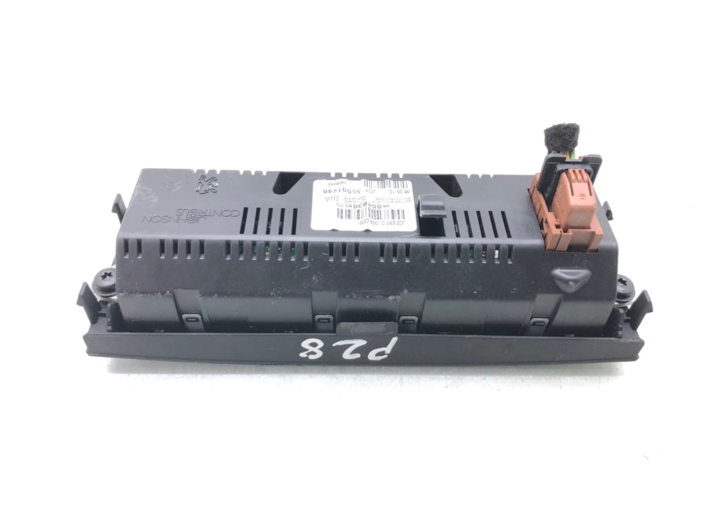 Дисплей бу для Peugeot 3008 1 1.6 HDi,  2010 г.