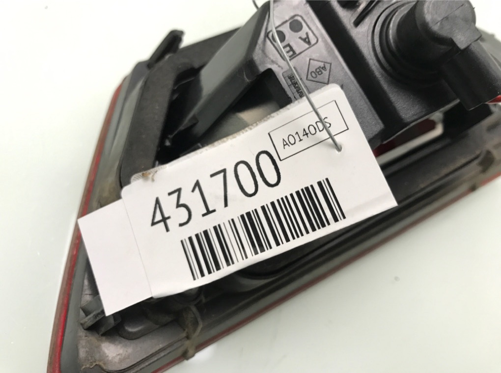 Фонарь крышки багажника правый бу для Renault Clio 4 1.2 i, 2014 г. Фонарь крышки багажника правый бу для Renault Clio 4 1.2 i, 2014 г.