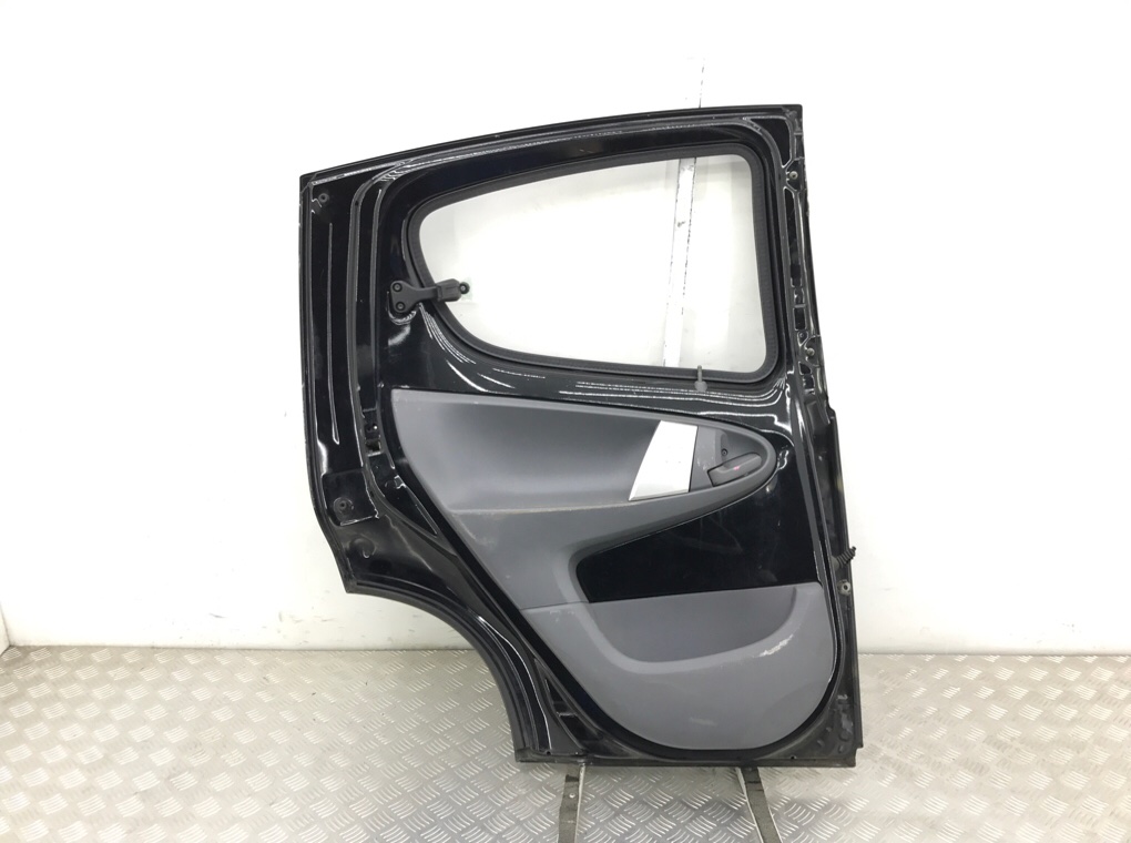 Дверь задняя левая бу для Peugeot 107  1.0 i,  2010 г.
