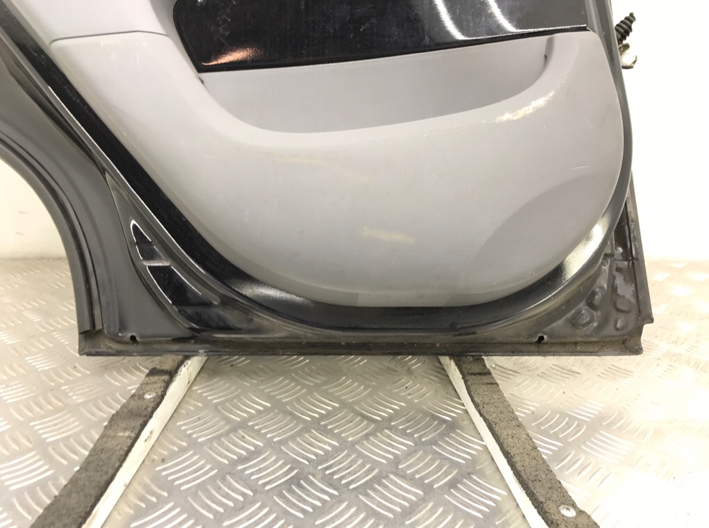 Дверь задняя левая бу для Peugeot 107  1.0 i,  2010 г.