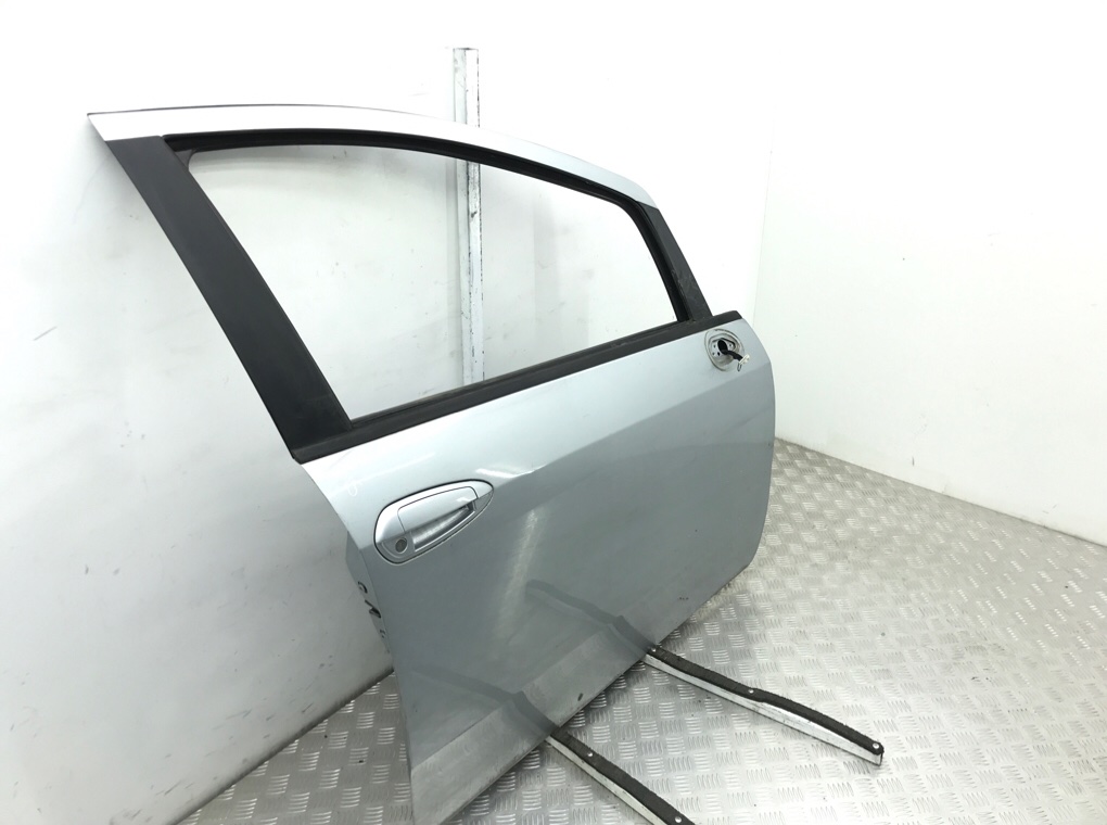 Дверь передняя правая бу для Fiat Punto 3 1.2 i,  2007 г.