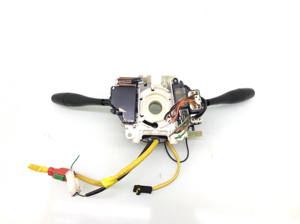 Переключатель подрулевой (стрекоза) бу для Mitsubishi Space Star 1.6 i, 2002 г. Переключатель подрулевой (стрекоза) бу для Mitsubishi Space Star 1.6 i, 2002 г.