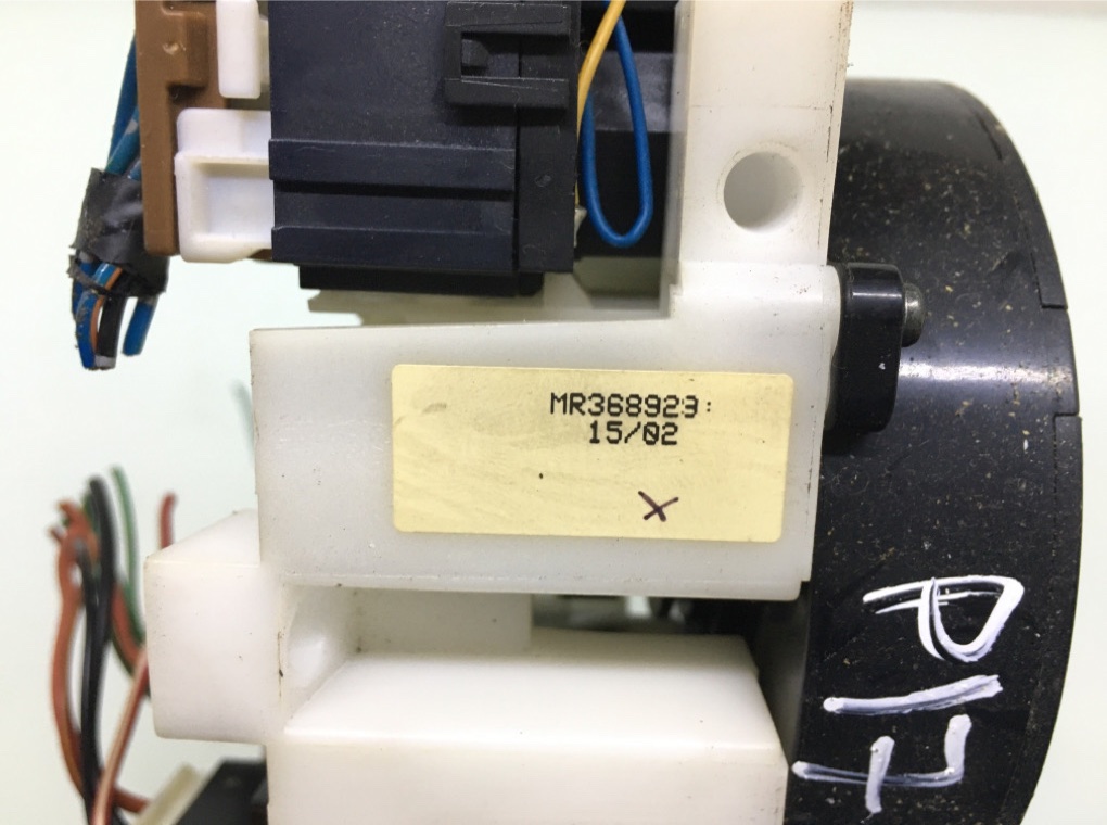 Переключатель подрулевой (стрекоза) бу для Mitsubishi Space Star 1.6 i, 2002 г. Переключатель подрулевой (стрекоза) бу для Mitsubishi Space Star 1.6 i, 2002 г.