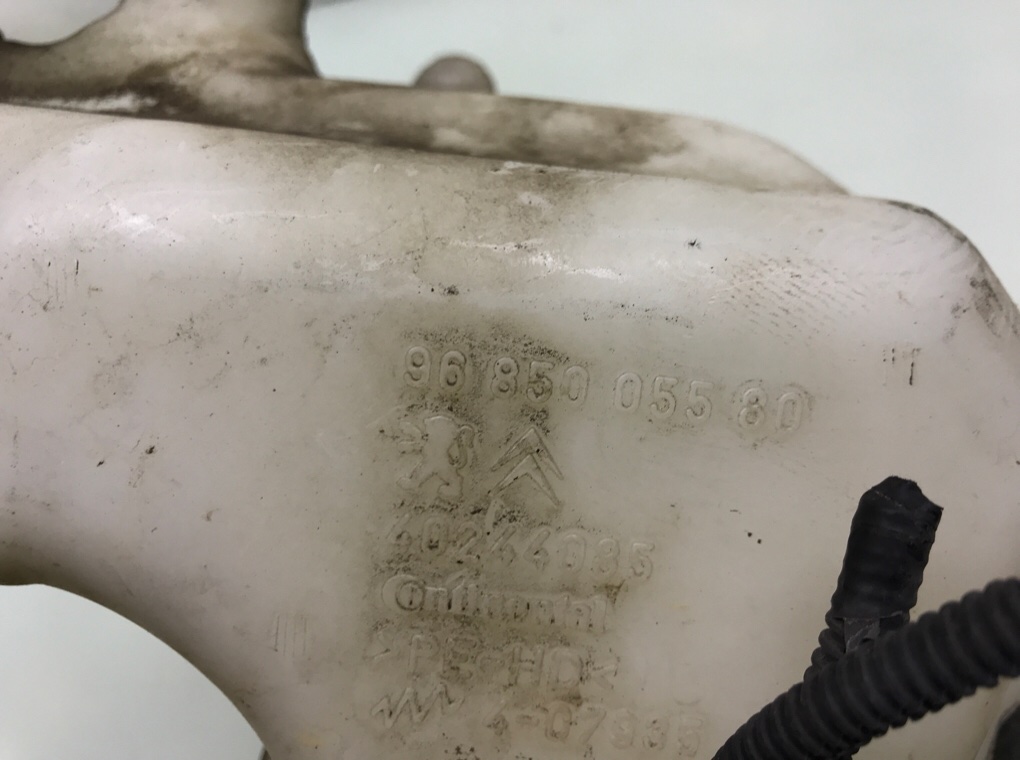 Бачок омывателя бу для Peugeot 3008 1 1.6 HDi,  2010 г.