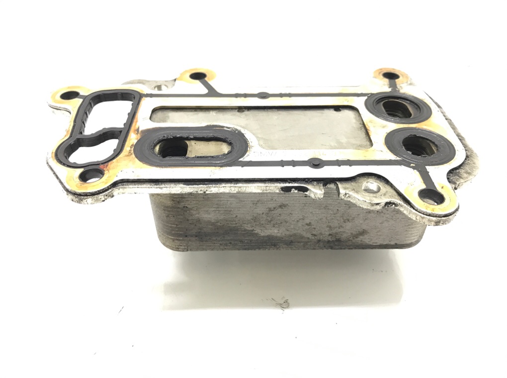 Радиатор масляный бу для BMW 5 E60/E61 2.0 TD,  2008 г.