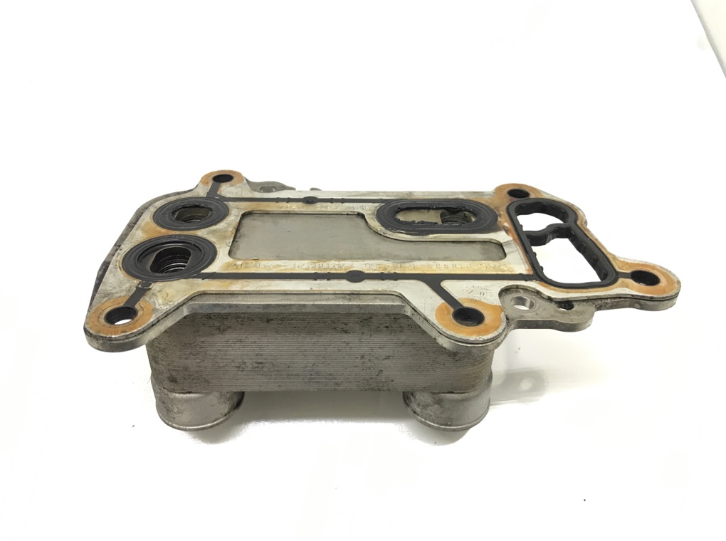 Радиатор масляный бу для BMW 5 E60/E61 2.0 TD,  2008 г.