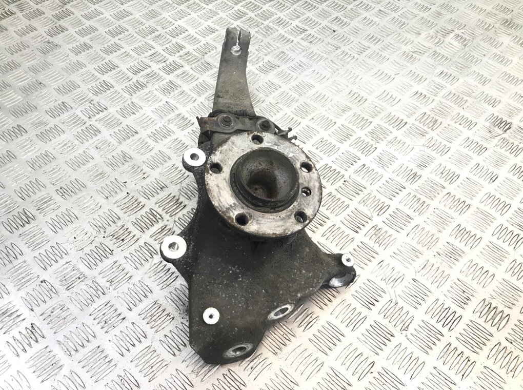 Кулак поворотный правый бу для BMW 5 F10/F11/GT F07 2.0 D,  2010 г.