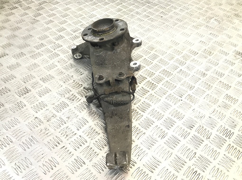 Кулак поворотный правый бу для BMW 5 F10/F11/GT F07 2.0 D,  2010 г.