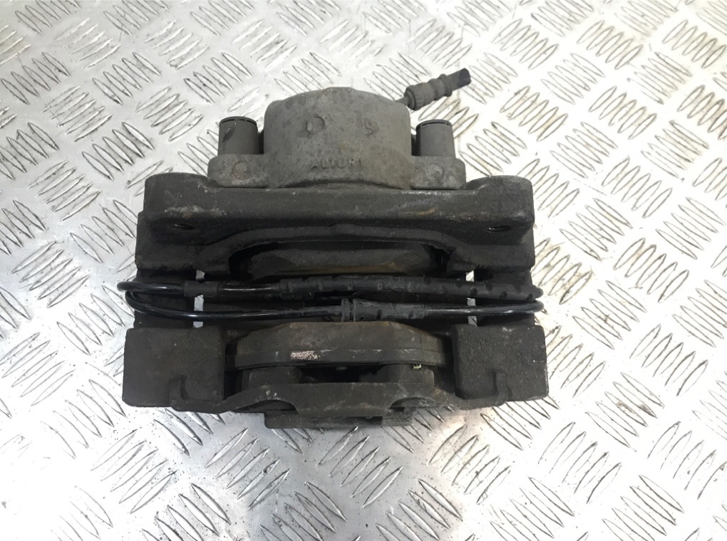 Суппорт передний левый бу для BMW 5 F10/F11/GT F07 2.0 D, 2010 г.