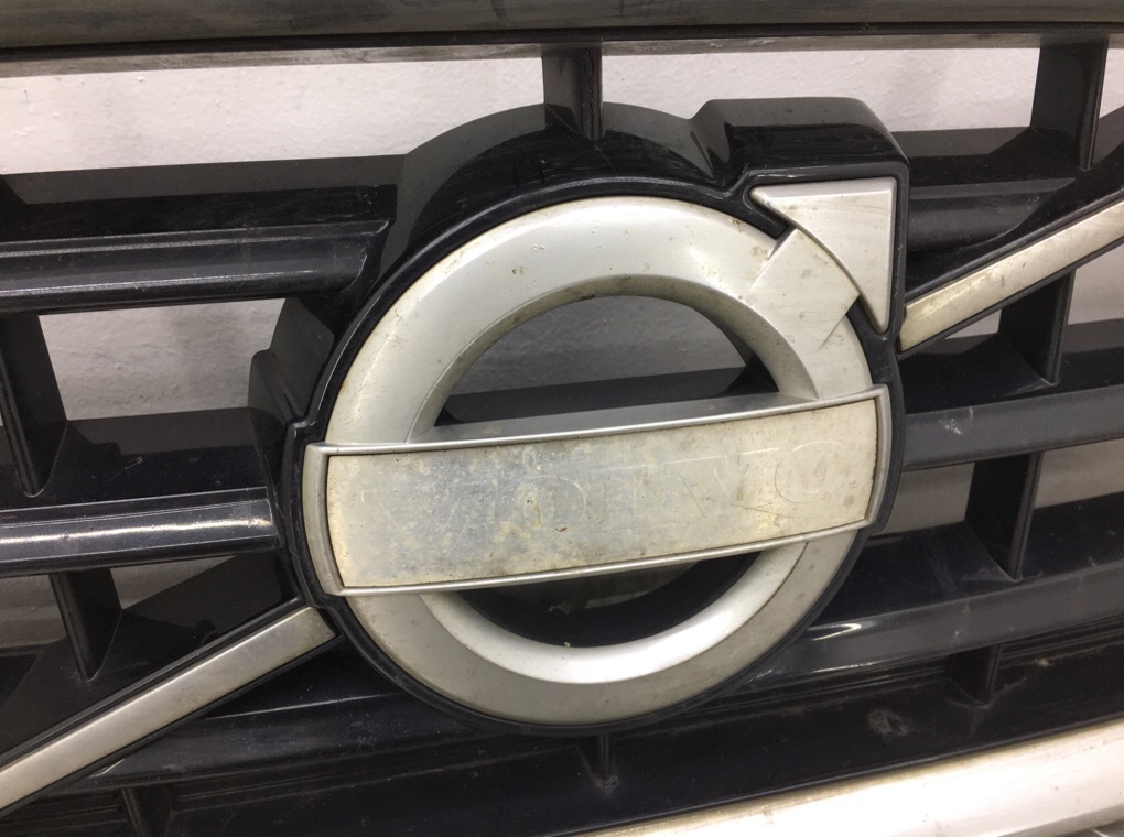 Решетка радиатора бу для Volvo V40 2 1.6 TD,  2013 г.