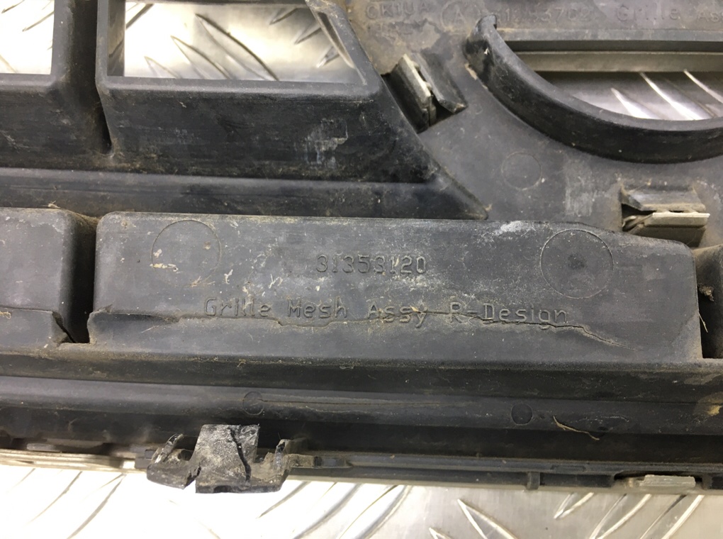 Решетка радиатора бу для Volvo V40 2 1.6 TD,  2013 г.