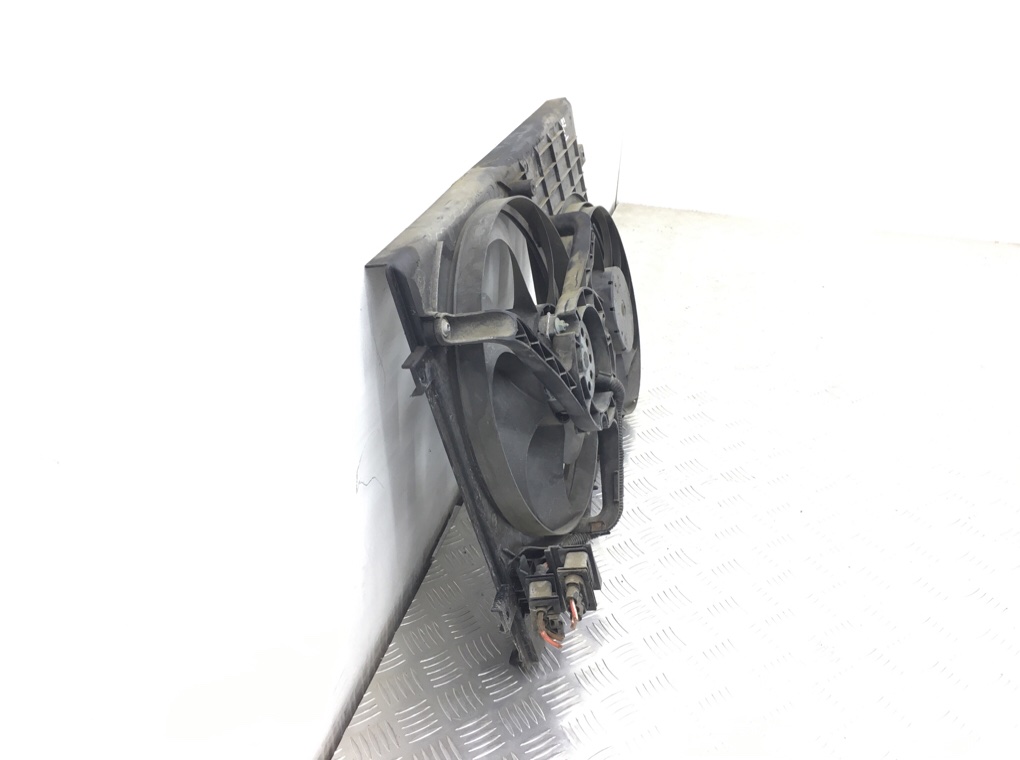 Вентилятор радиатора бу для Volkswagen Polo 4 1.9 SDi,  2004 г.