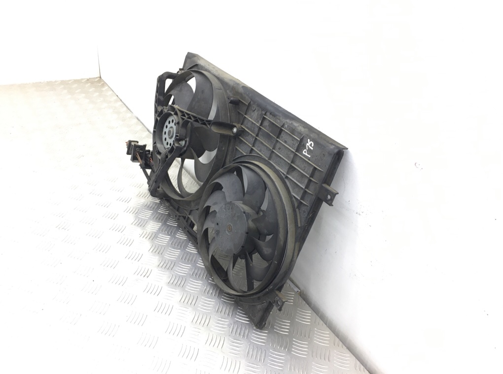 Вентилятор радиатора бу для Volkswagen Polo 4 1.9 SDi,  2004 г.