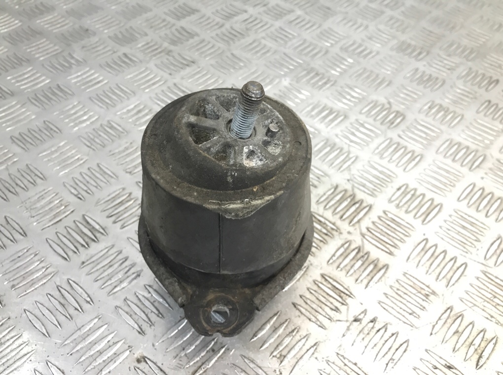 Подушка крепления двигателя бу для Volkswagen Touareg  2.5 TDi,  2007 г.