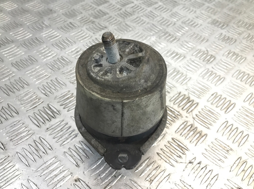 Подушка крепления двигателя бу для Volkswagen Touareg  2.5 TDi,  2007 г.