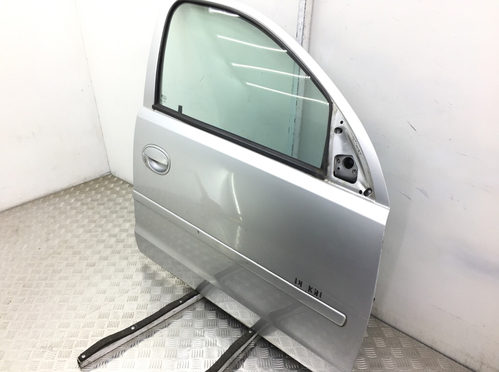 Дверь передняя правая бу для Opel Corsa C 1.4 i, 2004 г. Дверь передняя правая бу для Opel Corsa C 1.4 i, 2004 г.