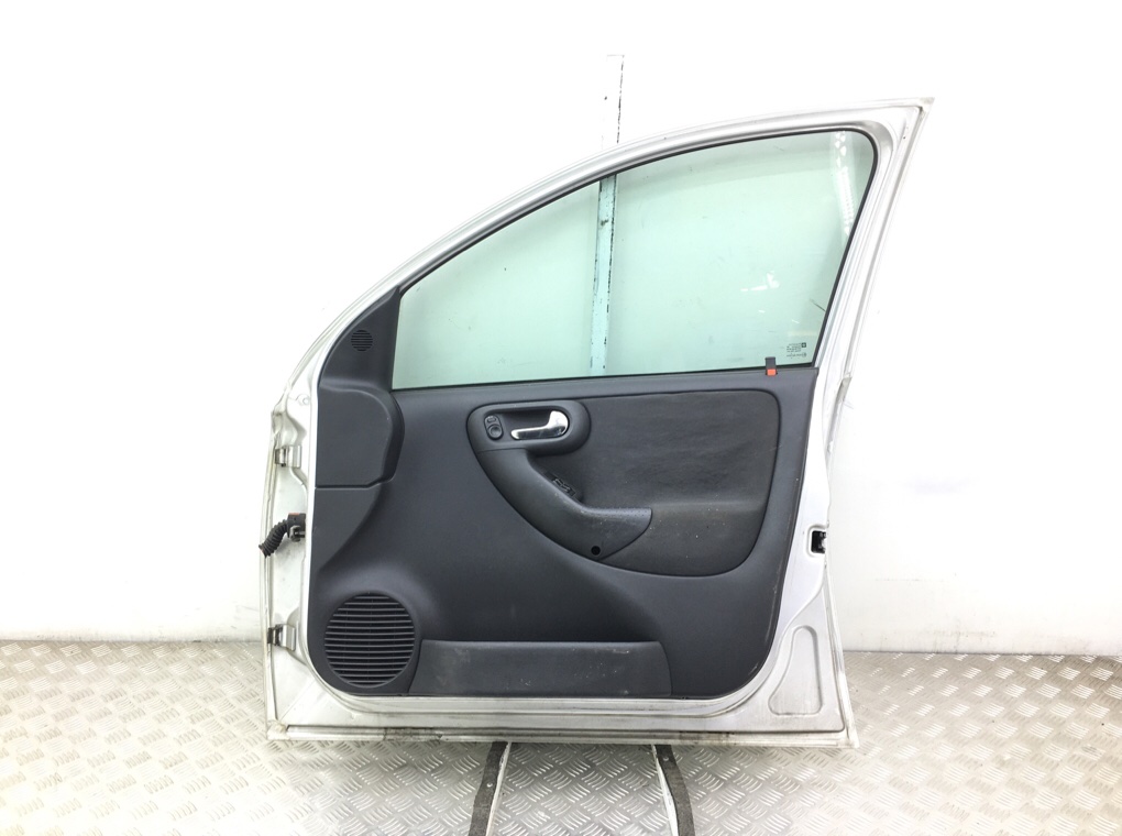 Дверь передняя правая бу для Opel Corsa C 1.4 i, 2004 г. Дверь передняя правая бу для Opel Corsa C 1.4 i, 2004 г.