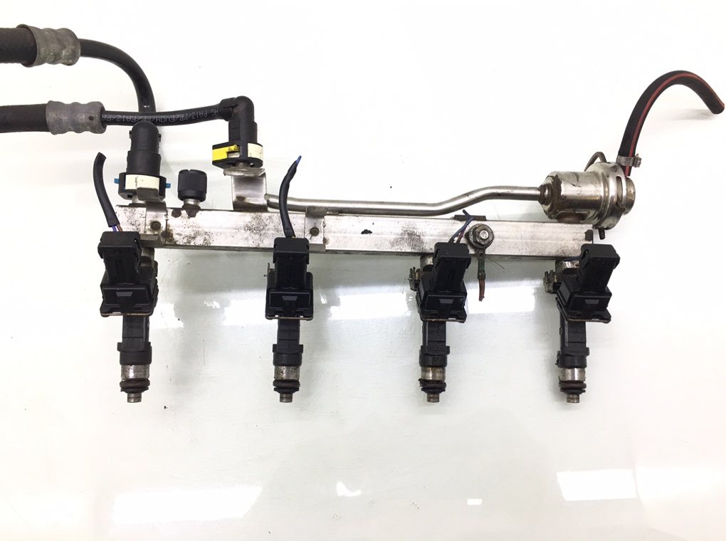 Топливная рампа бу для Opel Astra J 1.4 i,  2012 г.