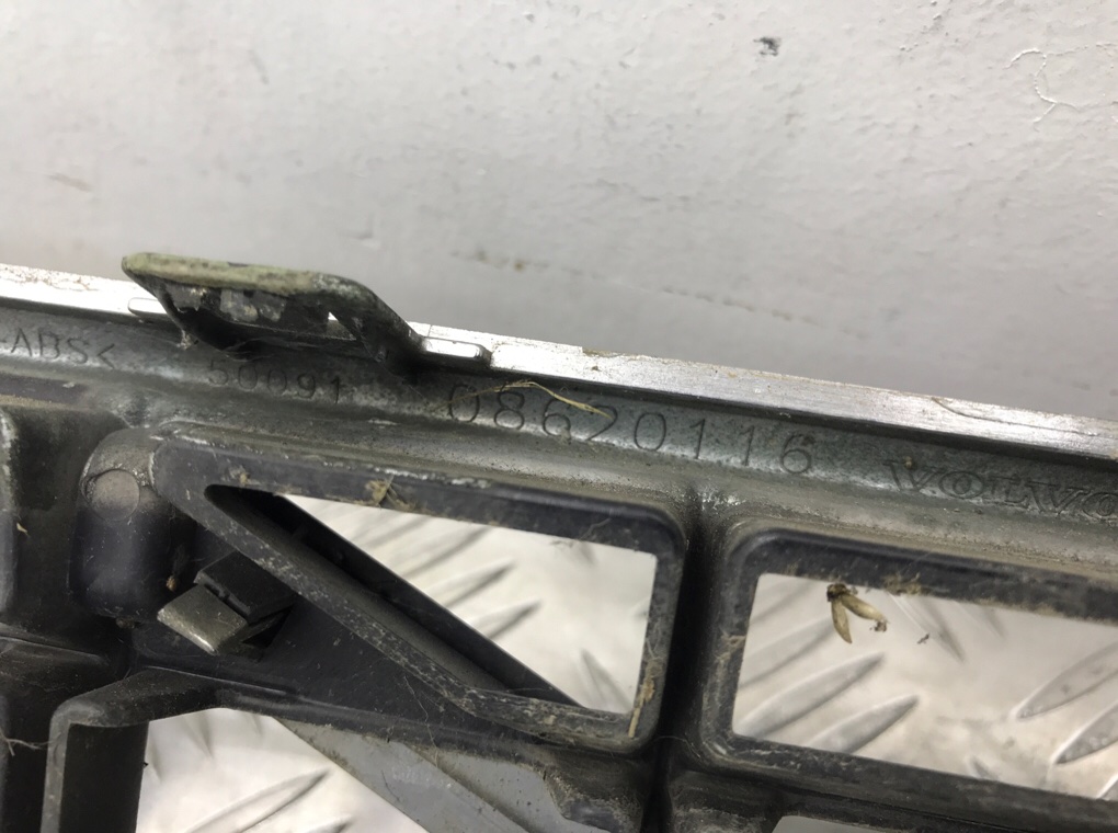 Решетка радиатора бу для Volvo V50  2.0 TD,  2006 г.