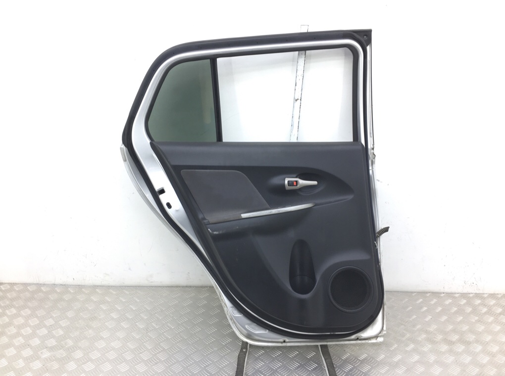 Дверь задняя левая бу для Toyota Urban Cruiser  1.4 D-4D,  2010 г.