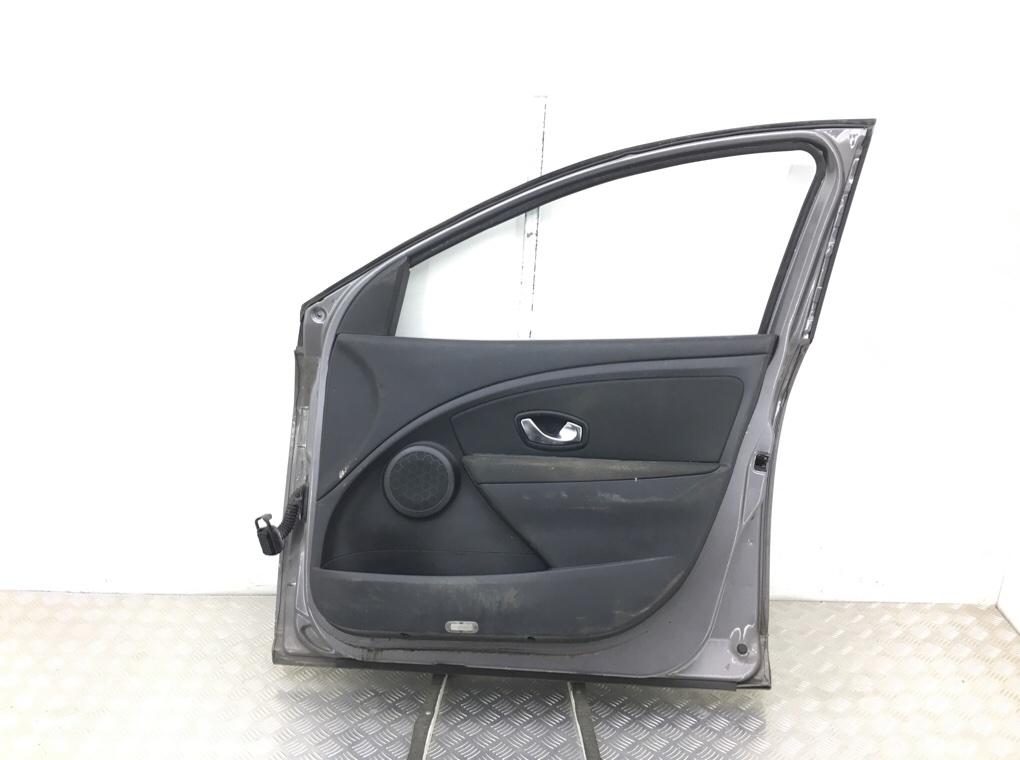 Дверь передняя правая бу для Renault Megane 3 1.6 i,  2010 г.